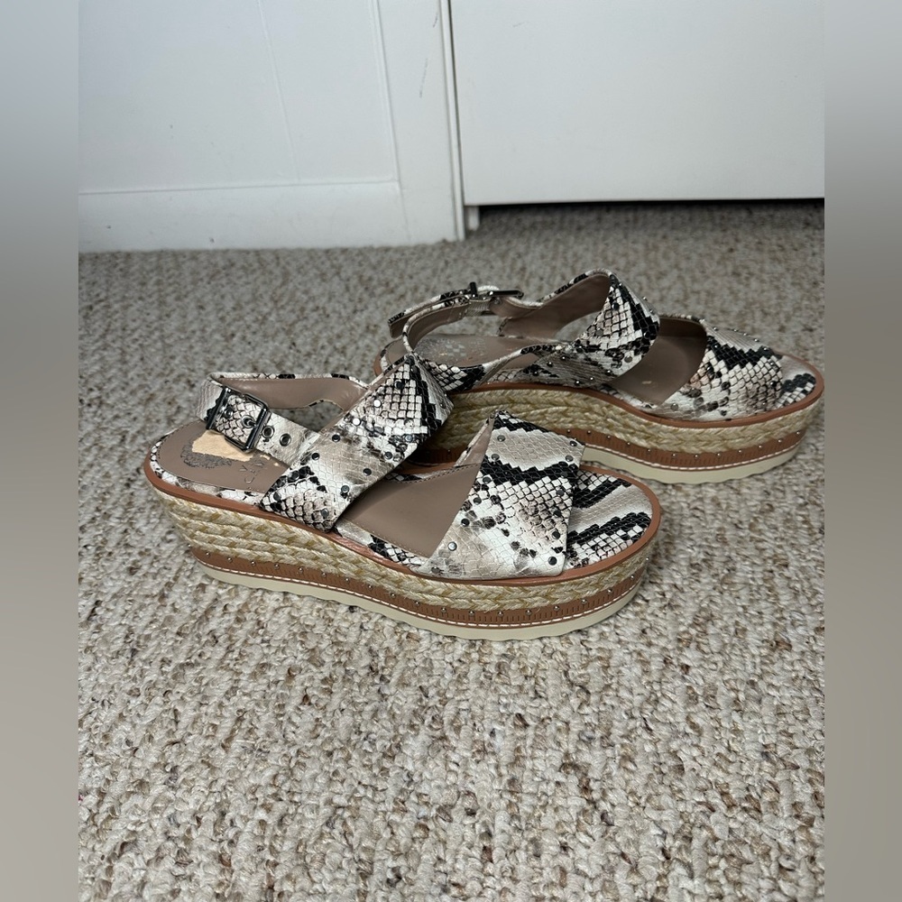 Vince Camuto snake skin Platform sandals size 9.5 - Picture 2 of 5
